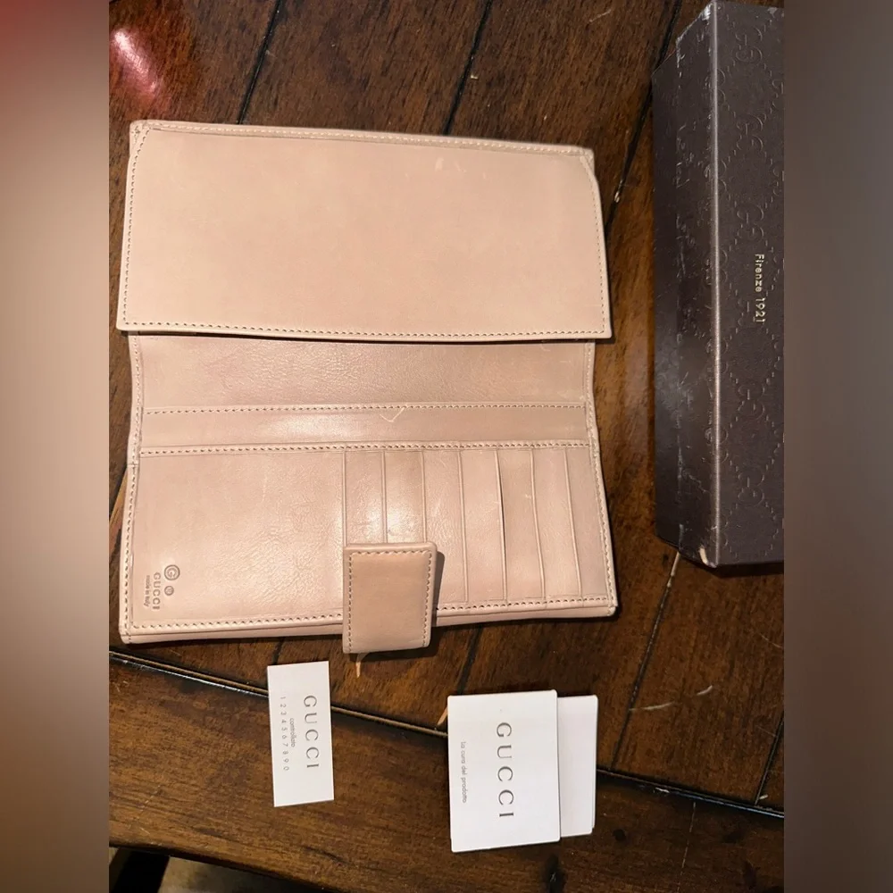 Nude Gucci Wallet never used - Picture 4 of 4